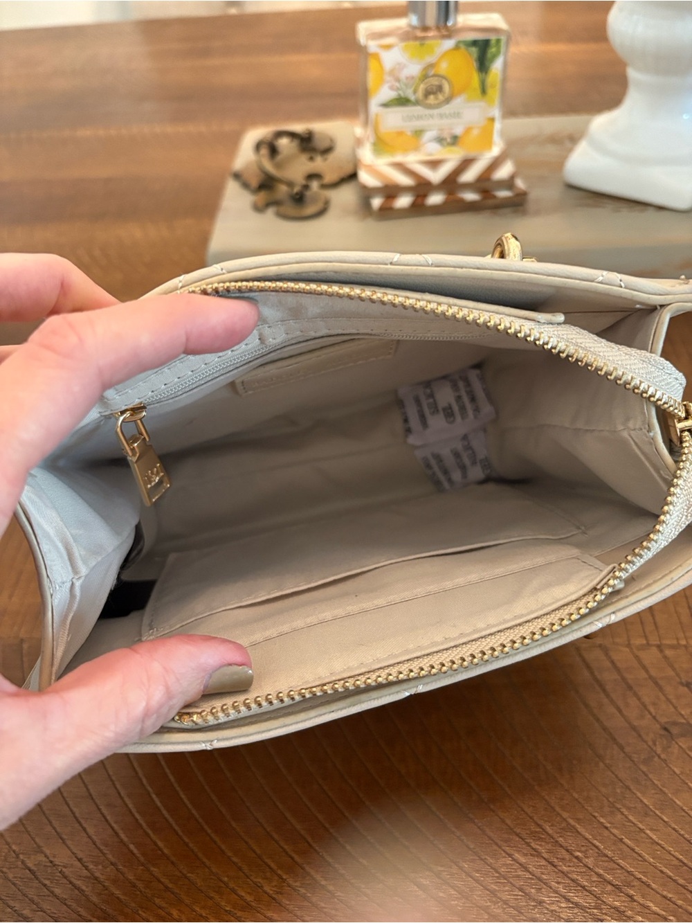 Badgley Mischka cream gold handbag - Picture 3 of 6